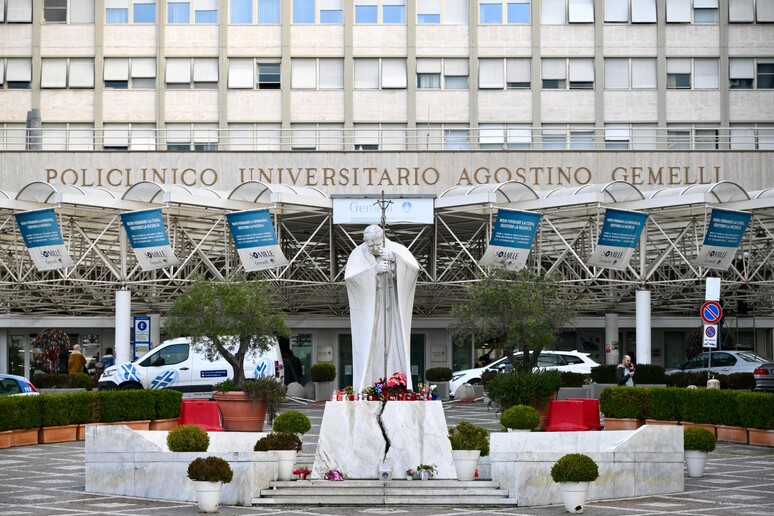 Entrada do Hospital Policlínico Agostino Gemelli, em Roma - TODOS OS DIREITOS RESERVADOS