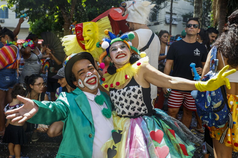 Bloco  'Gigantes da Lira ' no Rio de Janeiro © ANSA/EPA