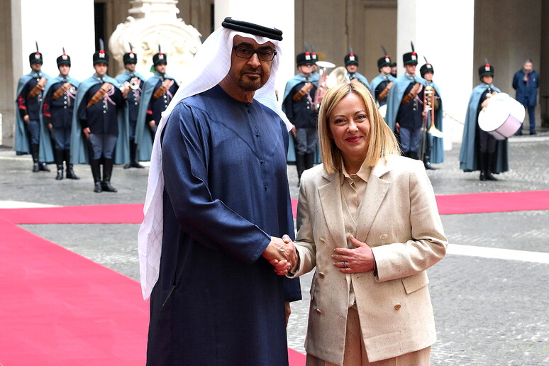 Giorgia Meloni com o presidente dos Emirados Árabes, Mohammed bin Zayed - TODOS OS DIREITOS RESERVADOS