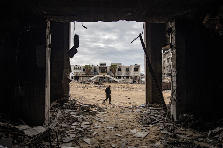 Destruição no Hospital Al-Shifa, em Gaza, após bombardeios israelenses © ANSA/EPA