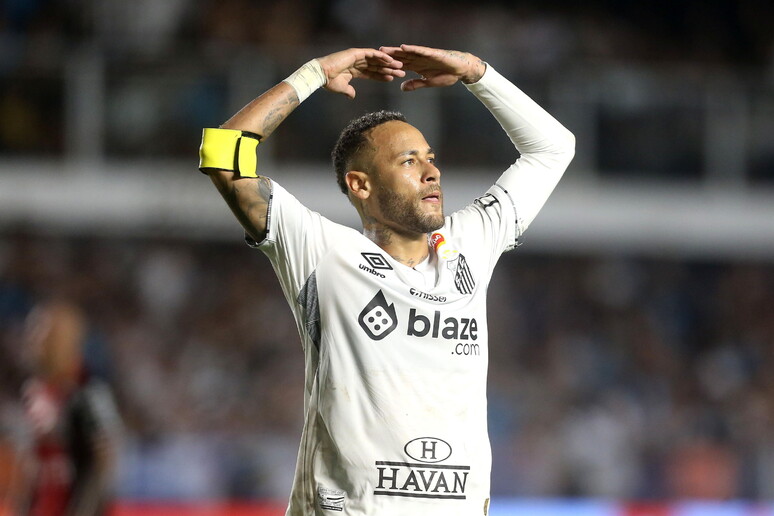 Neymar em ação contra o Botafogo-SP pelo Paulistão © ANSA/EPA