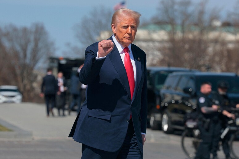 Donald Trump diante do Capitólio, em Washington © ANSA/Getty Images via AFP