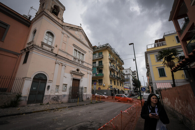 Área interditada em Nápoles após terremoto, em 13 de março - TODOS OS DIREITOS RESERVADOS