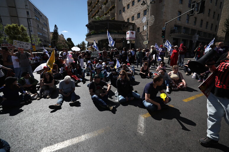 Manifestantes em Israel pedem fim da guerra em Gaza - TODOS OS DIREITOS RESERVADOS