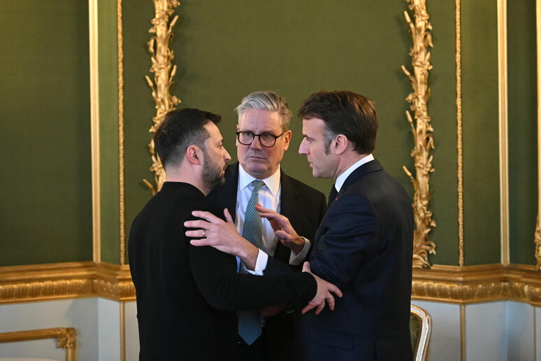 Macron com Zelensky e Starmer durante cúpula em Londres © ANSA/EPA