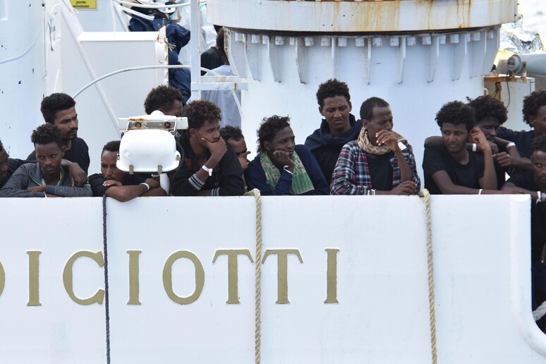 Migrantes a bordo do navio Diciotti em agosto de 2018 - TODOS OS DIREITOS RESERVADOS