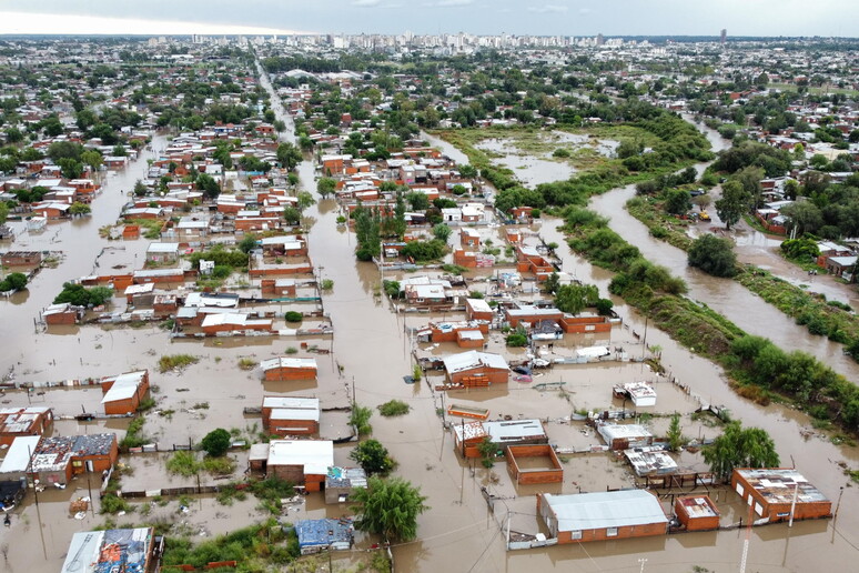 Bahía Blanca está debaixo de água após fortes chuvas na última sexta-feira © ANSA/EPA